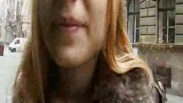 Гнасни темна глава курва Бјанка Кама милува нејзиниот роговиден за петел пичка